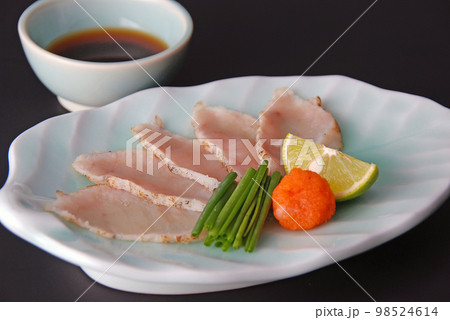 旅館の夕食で出てくる会席料理の一品 98524614