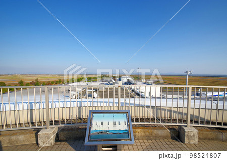 佐賀市の九州佐賀国際空港展望デッキから 98524807