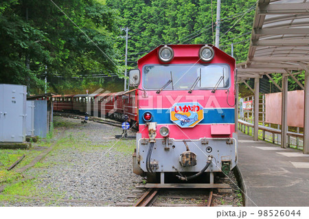 井川駅に停車中の車両 98526044