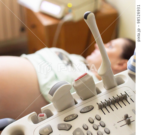 Medical ultrasound examination of the fetus of a pregnant girl. Fetal presentation, fetometry, cord entanglement, and placental maturity. 98526931