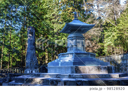 冬晴れの日光東照宮 奥社宝塔 栃木県日光市 冬晴れの日光東照宮 奥社宝塔 栃木県日光市 98528920