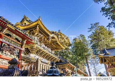 冬晴れの日光東照宮 陽明門 栃木県日光市 冬晴れの日光東照宮 陽明門 栃木県日光市 98528972