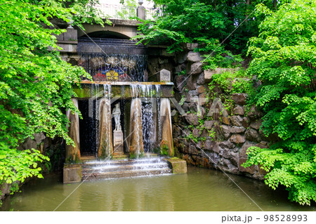 Thetis grotto with Venus de' Medici statue in Sofiyivka park in Uman, Ukraine 98528993