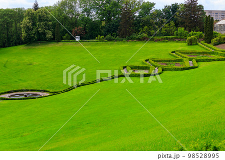 View of Parterre Amphitheatre in Sofiyivka park in Uman, Ukraine 98528995