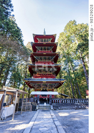 冬晴れの日光東照宮 五重塔 栃木県日光市の写真素材 [98529028] - PIXTA