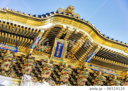 冬晴れの日光東照宮　陽明門　扁額　栃木県日光市 98529120