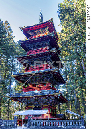 冬晴れの日光東照宮 五重塔 栃木県日光市の写真素材 [98529149] - PIXTA