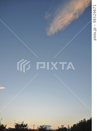 街の夕景 98529671
