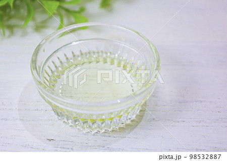 「えごま油」はオメガ3系脂肪酸「α-リノレン酸」を豊富に含むコレステロールゼロの健康油 98532887