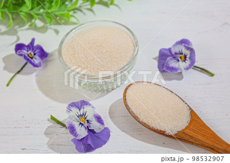 ラカンカとエリスリトールを配合した低カロリー・糖類ゼロの甘味料。糖質制限をしている人がよく使っている 98532907