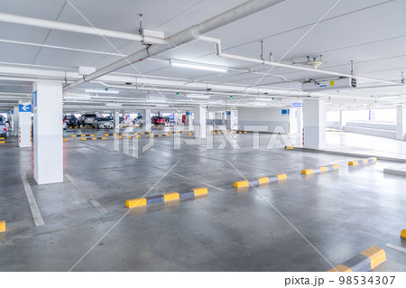 defocus Carparking Area in the building of Shopping deparmentstore. defocus Carparking Area in the building of Shopping deparmentstore. 98534307