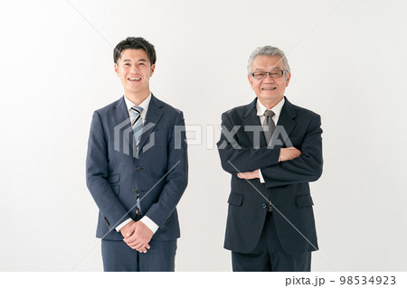 ビジネスマン　2人　親子 98534923