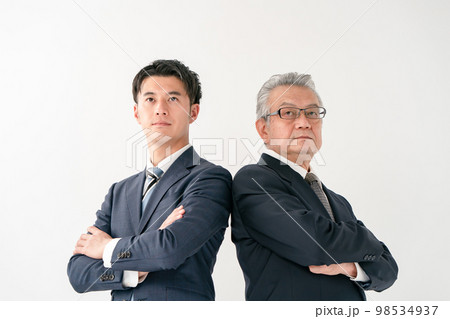 ビジネスマン 2人 親子 ビジネスマン 2人 親子 98534937