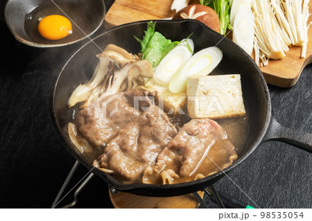 すきやき　Common sukiyaki Japanese foods 98535054