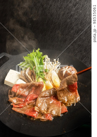 すきやき　Common sukiyaki Japanese foods 98535061
