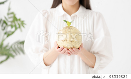 女性 地球儀 エコ 女性 地球儀 エコ 98536325