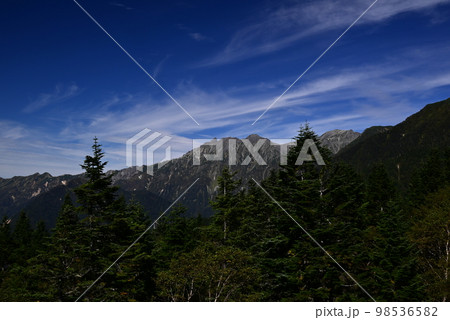 秋の山、槍ヶ岳 98536582