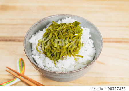 ぶっかけメカブご飯 ぶっかけメカブご飯 98537875