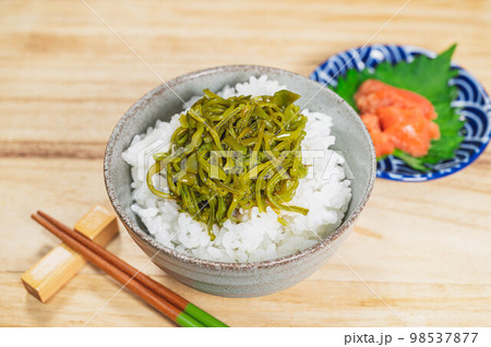ぶっかけメカブご飯と明太子 ぶっかけメカブご飯と明太子 98537877