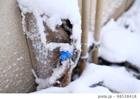 氷点下の蛇口の凍結予防 98538418