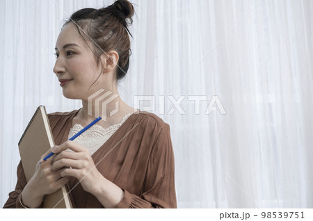 女性クリエイターイメージ 98539751