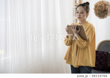 女性クリエイターイメージ 98539766