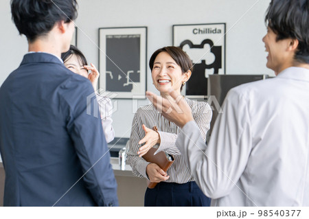 ビジネス カジュアル 会話 ビジネス カジュアル 会話 98540377