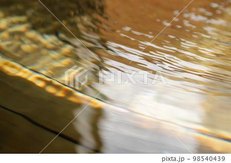 ヒノキの温泉イメージ｜湯面 98540439