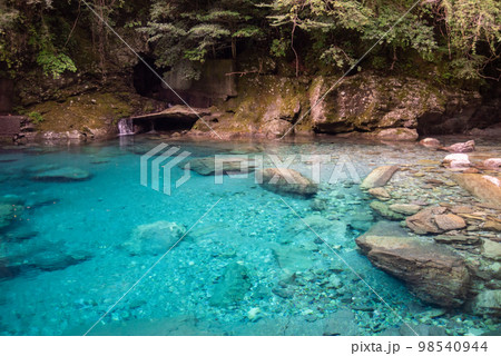 日本の原風景を思わせるとても美しい四国山地の風景 98540944