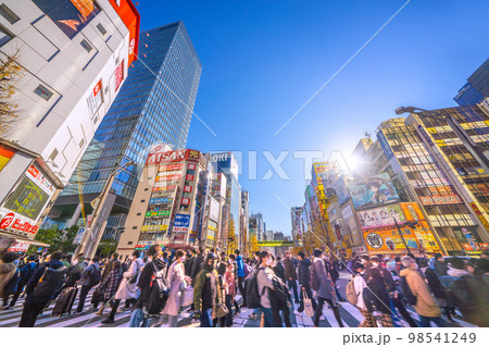 日本の東京都市景観 19万超全国、死亡2日連続過去最多…屋外室内等マスク不要!=12月29日、秋葉原 日本の東京都市景観 19万超全国、死亡2日連続過去最多…屋外室内等マスク不要!=12月29日、秋葉原 98541249