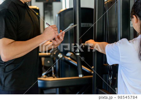 カウンセリング　スポーツトレーナー　スポーツジム　パーソナルトレーニング 98545784