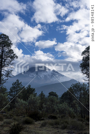 View on Volcano Popocatepetl from Iztaccihuatl, Mexico. 98548141