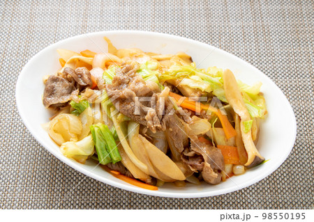 野菜炒め(牛肉入り)。 98550195