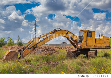 Heavy Power Bulldozer work on a building site Heavy Power Bulldozer work on a building site 98551451