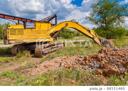 Heavy Power Bulldozer work on a building site Heavy Power Bulldozer work on a building site 98551460