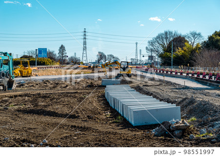 幹線道路の車線を増やす工事 国道17号上武道路 上り方向 2022.12下　g-3 ライトトーン 98551997
