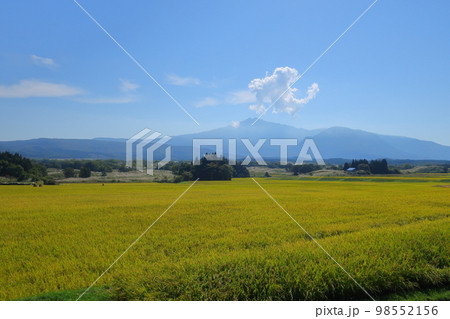 鳥海山とその周辺の秋 98552156