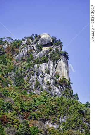 山梨県 昇仙峡 覚円峰 紅葉の風景 日本遺産 山梨県 昇仙峡 覚円峰 紅葉の風景 日本遺産 98553017