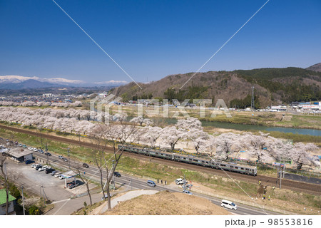 白石川堤一目千本桜とJR東北本線 98553816