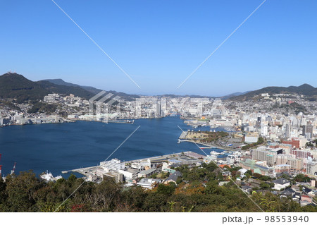 高台から眺める快晴の長崎港 長崎市中心部 高台から眺める快晴の長崎港 長崎市中心部 98553940