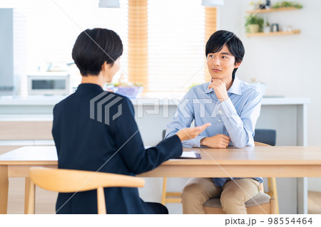 女性 男性 コンサルタント リビング 保険 金融 営業 女性 男性 コンサルタント リビング 保険 金融 営業 98554464