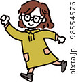 元気な女の子の手描きイラスト 98554576