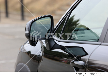 クルマのサイドミラー クルマのサイドミラー 98555392