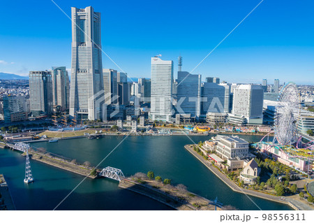 快晴のみなとみらい都市風景 98556311