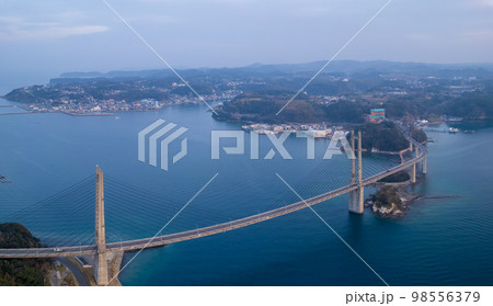 パノラマ|ドローン撮影|玄界灘の加部島に架かる呼子大橋と街並み|佐賀県唐津市 パノラマ|ドローン撮影|玄界灘の加部島に架かる呼子大橋と街並み|佐賀県唐津市 98556379