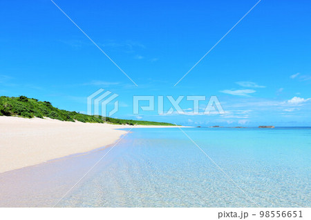 沖縄 青空と青い海の波照間島 沖縄 青空と青い海の波照間島 98556651