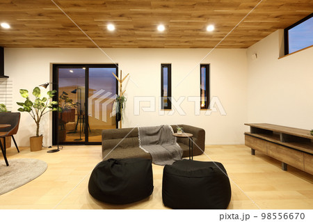 お洒落なリビングダイニングルーム 98556670