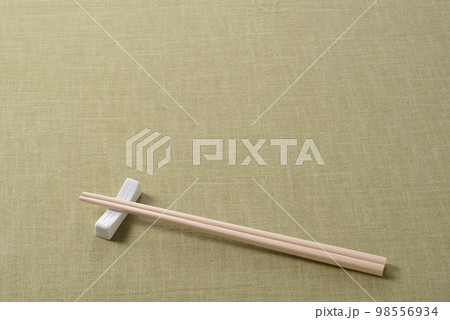 箸　箸置き　作法 98556934