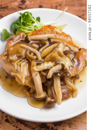 チキンのキノコ餡かけソース 98557162