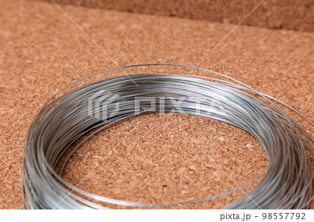 針金, ワイヤー, 金属, 鉄, アルミ, コイル状, 作業, 縛る, 材料, DIY 98557792